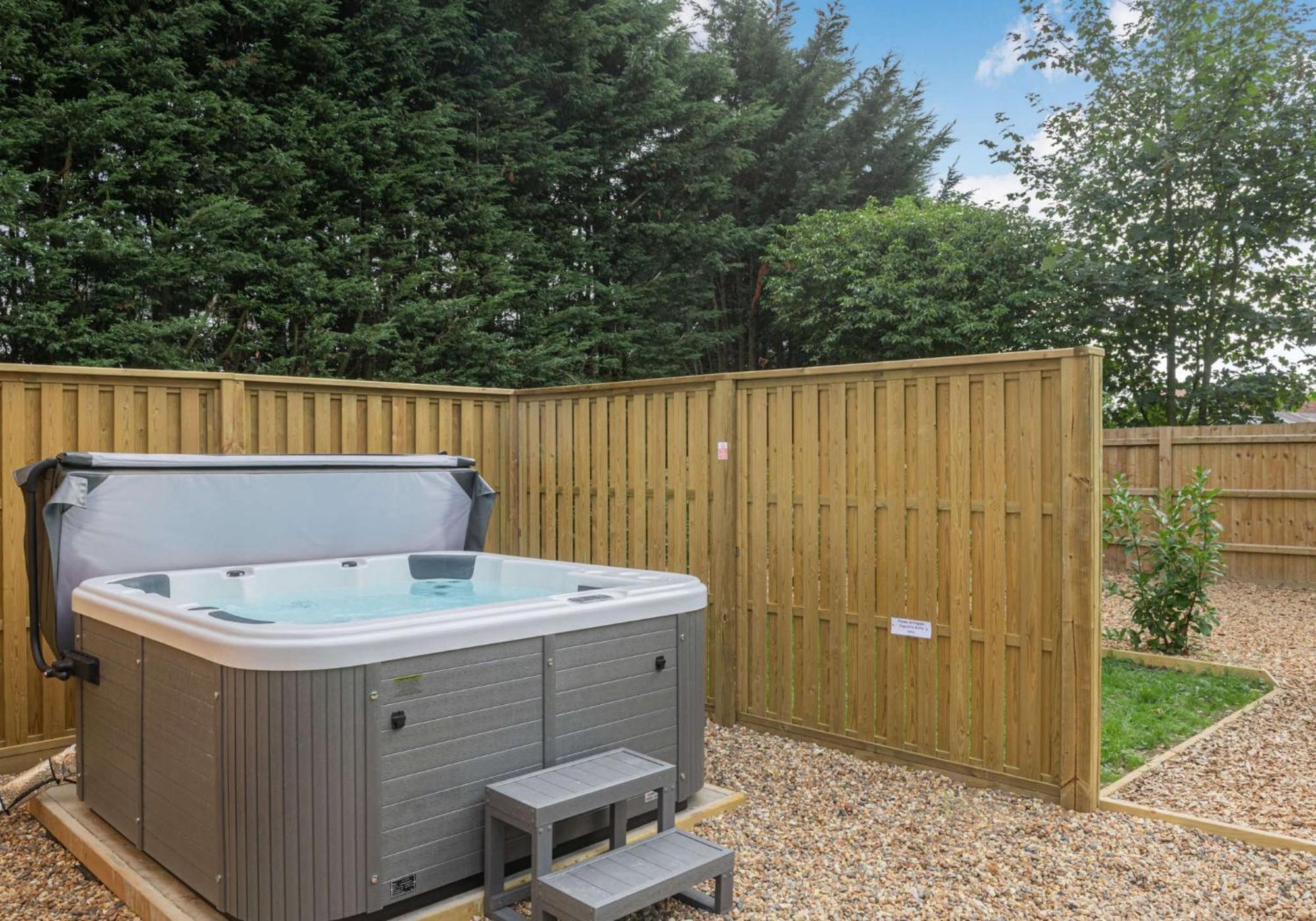 City To Country Retreat Luxury Lodges With Hot Tub, Bbq, Fire Pit Toppesfield Exteriér fotografie