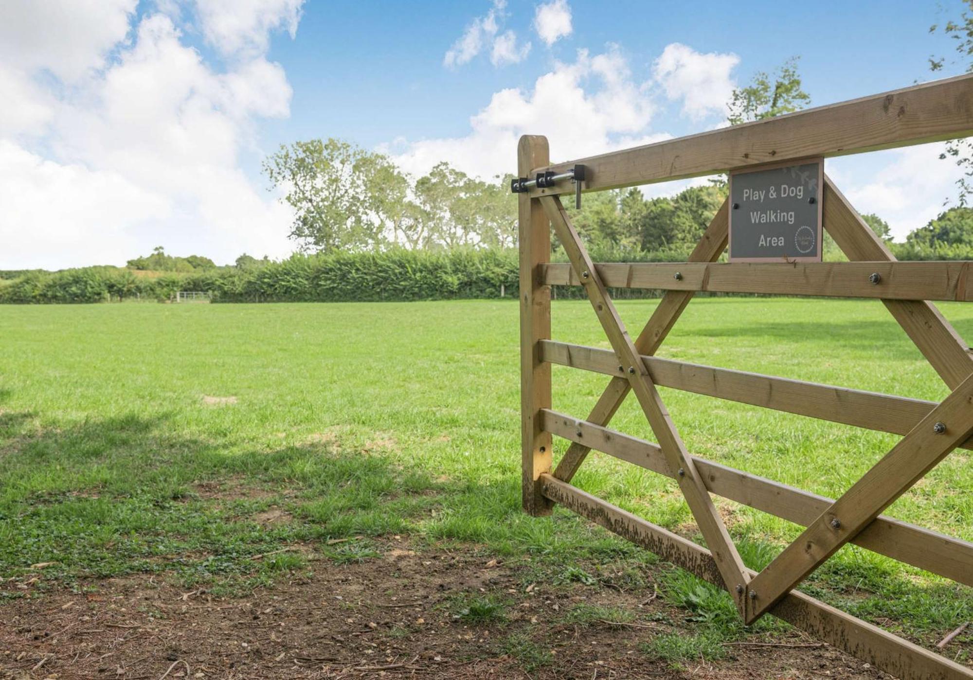 City To Country Retreat Luxury Lodges With Hot Tub, Bbq, Fire Pit Toppesfield Exteriér fotografie